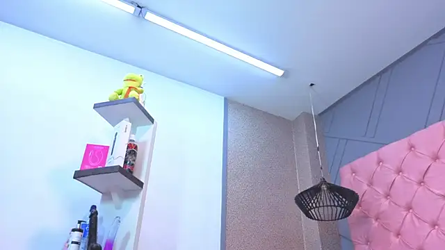 Mia horney- online show from April 2026 01:47:01 PM