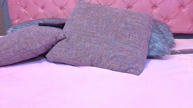 Mia horney- online show from April 2026 01:24:01 PM