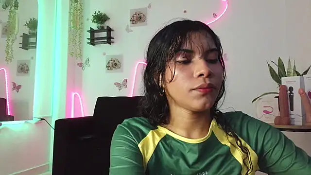 Daviana hill  online show from April 2026 05:27:01 PM