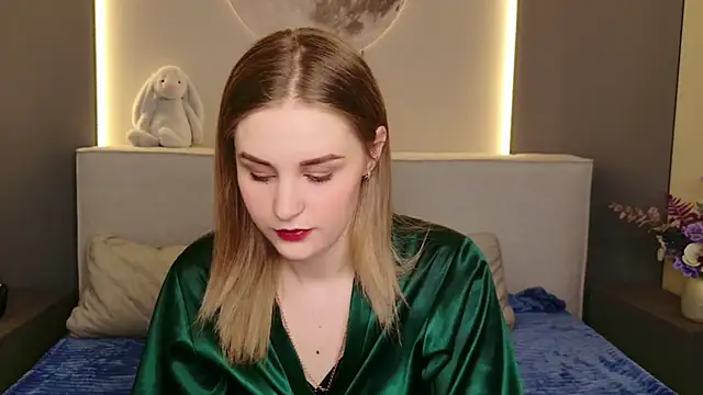 Snapshot of Molly_Voses chatting on May 2026 08:42:02 PM Molly Voses online show from May 2026 08:42:02 PM