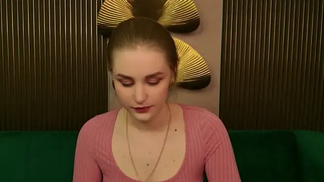 Snapshot of Molly_Voses chatting on May 2026 08:49:02 PM Molly Voses online show from May 2026 08:49:02 PM