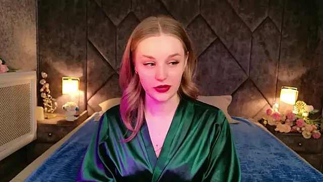 Snapshot of Molly_Voses chatting on May 2026 09:00:01 PM Molly Voses online show from May 2026 09:00:01 PM