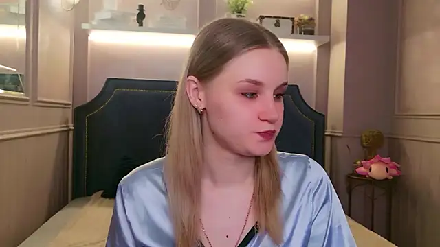 Snapshot of Molly_Voses chatting on June 2026 08:53:01 PM Molly Voses online show from June 2026 08:53:01 PM