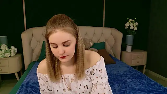 Snapshot of Molly_Voses chatting on May 2026 08:36:01 PM Molly Voses online show from May 2026 08:36:01 PM