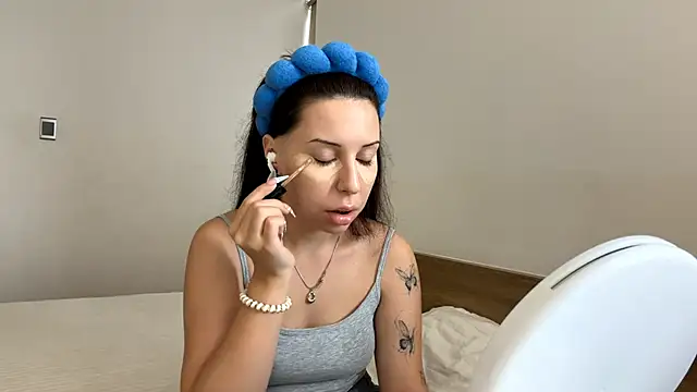 VinitaAskia online show from April 2026 05:13:01 AM