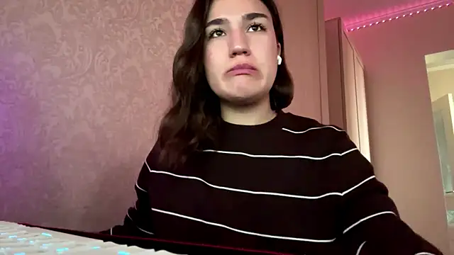 Snapshot of Mary_Nitherson chatting on April 2026 07:14:01 AM Mary Nitherson online show from April 2026 07:14:01 AM