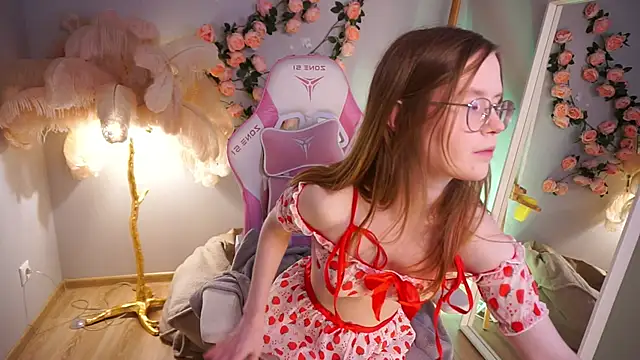 Snapshot of More_Sonne chatting on May 2026 01:37:02 PM More Sonne online show from May 2026 01:37:02 PM