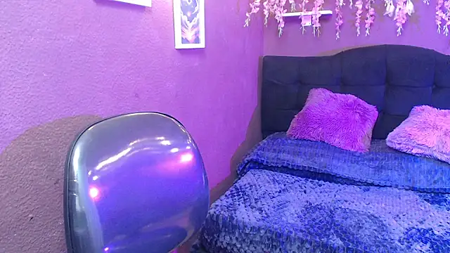 lilysmile online show from April 2026 01:37:01 PM