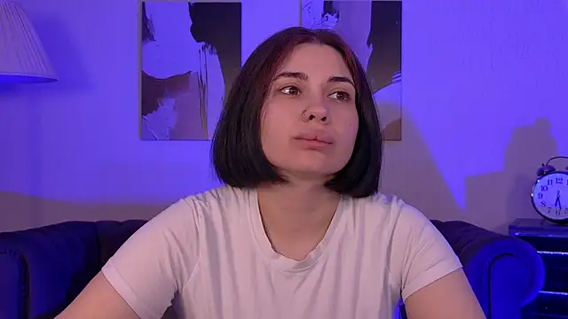AdrianaToress online show from June 2026 07:07:02 PM