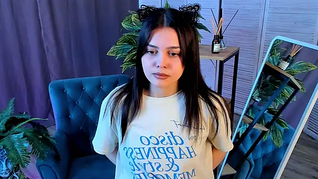 Snapshot of MarianneAuvil chatting on April 2026 04:41:02 AM MarianneAuvil online show from April 2026 04:41:02 AM