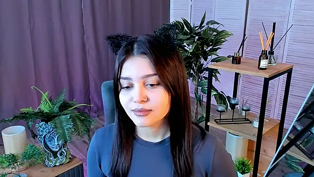 Snapshot of MarianneAuvil chatting on April 2026 04:09:01 AM MarianneAuvil online show from April 2026 04:09:01 AM