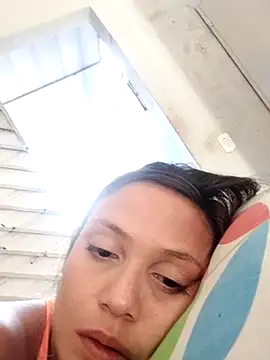 Raianaferreira online show from April 2026 06:42:02 PM