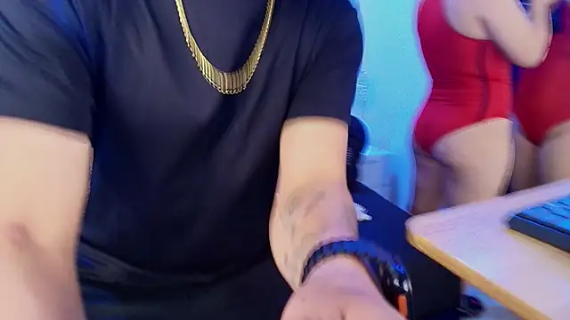 Snapshot of Tata_and_damian chatting on April 2026 03:33:01 AM Tata and damian online show from April 2026 03:33:01 AM