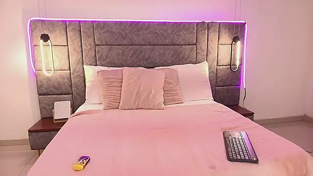dhalia lux  online show from May 2026 08:49:01 PM