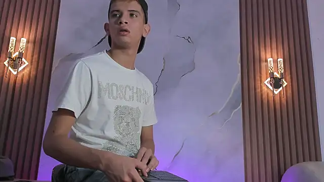 Ethanhot os online show from April 2026 06:03:01 PM