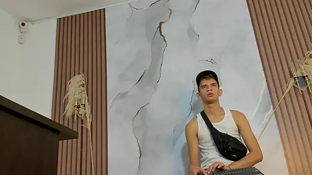 Ethanhot os online show from April 2026 07:18:01 PM