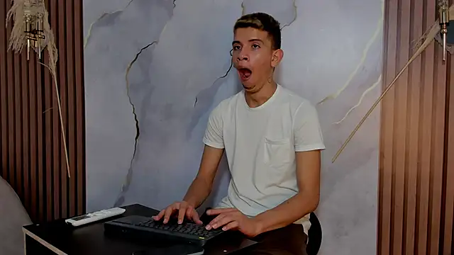 Ethanhot os online show from April 2026 11:41:02 PM