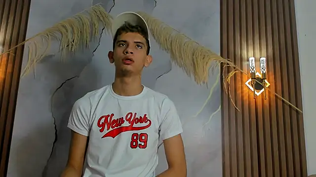 Ethanhot os online show from April 2026 06:08:02 PM