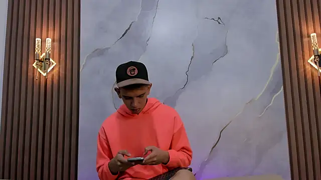 Ethanhot os online show from April 2026 06:53:02 PM