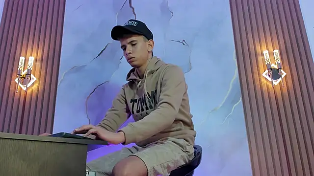 Ethanhot os online show from April 2026 06:04:02 PM