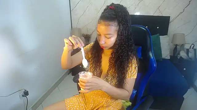 hasley cute online show from April 2026 07:22:01 PM