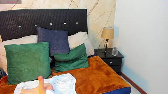 hasley cute online show from April 2026 07:37:02 PM