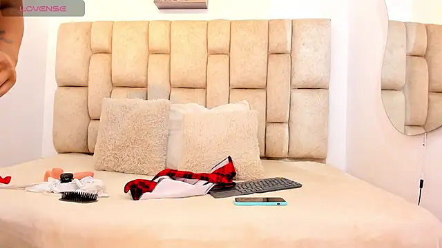 Snapshot of scarletmonroee_ chatting on April 2026 11:22:02 AM scarletmonroee online show from April 2026 11:22:02 AM