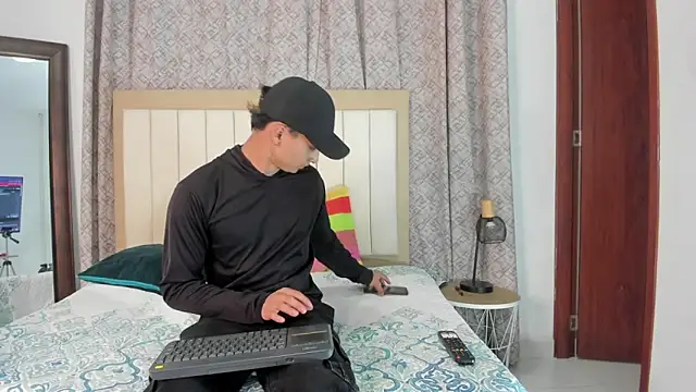 thomas and thiago online show from April 2026 12:56:01 AM