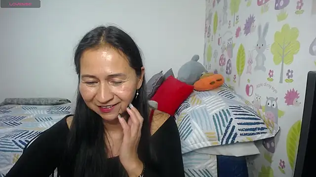 Snapshot of Tyna_b chatting on June 2026 02:24:02 AM Tyna b online show from June 2026 02:24:02 AM