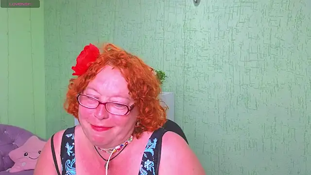 Snapshot of Fara_Flutte chatting on June 2026 01:12:01 PM Fara Flutte online show from June 2026 01:12:01 PM