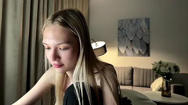 EvelineMolima online show from April 2026 09:39:33 PM