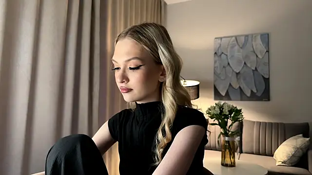 EvelineMolima online show from April 2026 05:06:02 PM