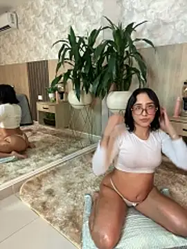 Snapshot of LiriaSweetie chatting on April 2026 01:26:01 PM LiriaSweetie online show from April 2026 01:26:01 PM