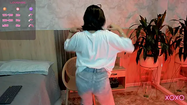 Snapshot of LiriaSweetie chatting on April 2026 01:16:02 PM LiriaSweetie online show from April 2026 01:16:02 PM