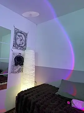 Dreanaa online show from April 2026 07:19:01 PM