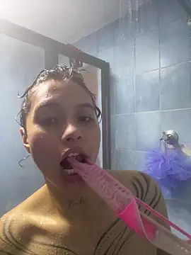 Dreanaa online show from April 2026 07:39:01 PM