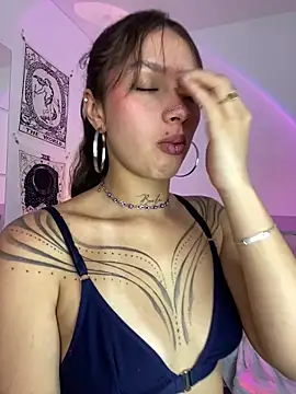 Dreanaa online show from May 2026 06:59:01 PM