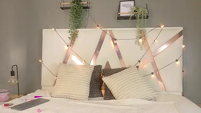 AriannaLux   online show from April 2026 07:53:01 PM