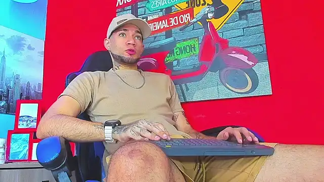 Snapshot of Daniel_huge22 chatting on May 2026 01:47:02 PM Daniel huge22 online show from May 2026 01:47:02 PM