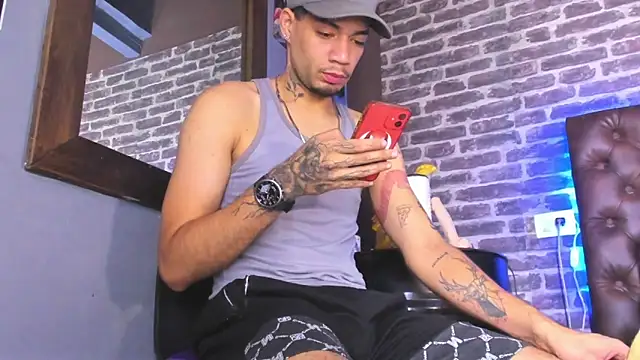 Snapshot of Daniel_huge22 chatting on May 2026 03:51:01 PM Daniel huge22 online show from May 2026 03:51:01 PM