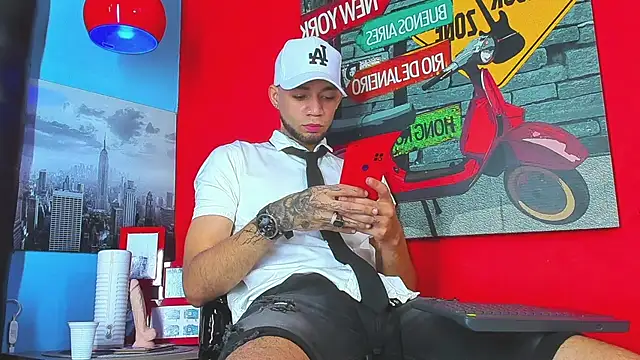 Snapshot of Daniel_huge22 chatting on April 2026 02:08:01 PM Daniel huge22 online show from April 2026 02:08:01 PM