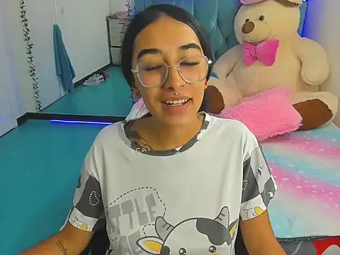 Snapshot of valery_taylor_1 chatting on April 2026 02:38:02 AM valery taylor 1 online show from April 2026 02:38:02 AM