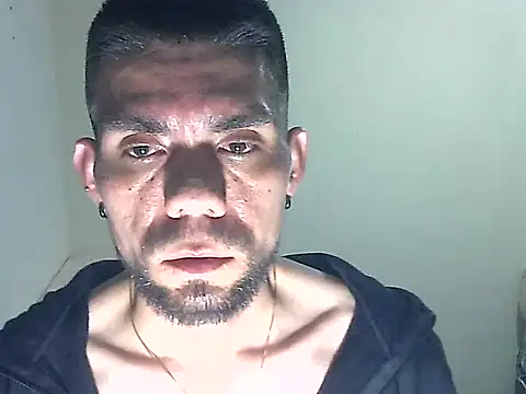 Snapshot of thomas2wood chatting on May 2026 11:58:02 PM thomas2wood online show from May 2026 11:58:02 PM
