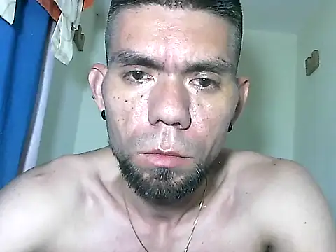 Snapshot of thomas2wood chatting on May 2026 12:04:02 AM thomas2wood online show from May 2026 12:04:02 AM