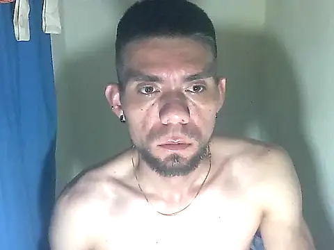 Snapshot of thomas2wood chatting on May 2026 11:47:01 PM thomas2wood online show from May 2026 11:47:01 PM
