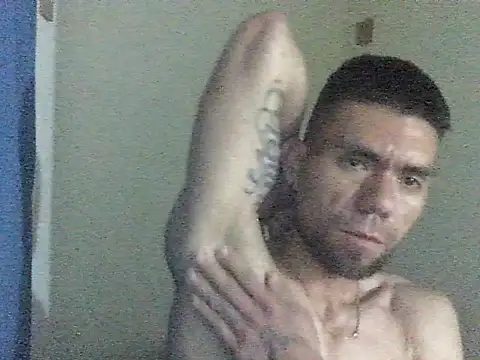 Snapshot of thomas2wood chatting on May 2026 11:35:01 PM thomas2wood online show from May 2026 11:35:01 PM