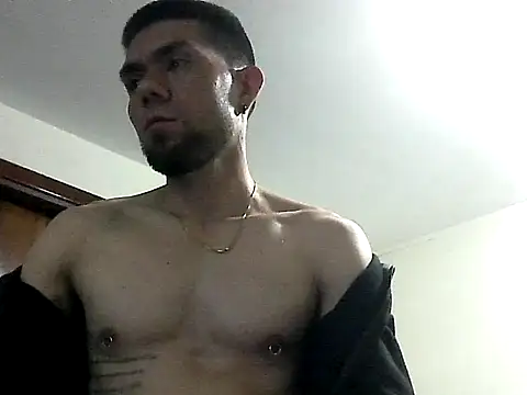 Snapshot of thomas2wood chatting on May 2026 01:53:02 AM thomas2wood online show from May 2026 01:53:02 AM