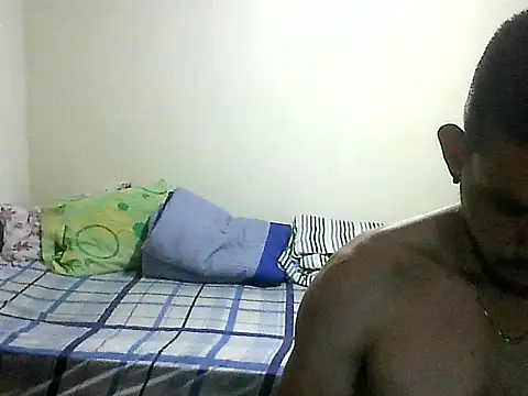 Snapshot of thomas2wood chatting on May 2026 01:43:01 AM thomas2wood online show from May 2026 01:43:01 AM