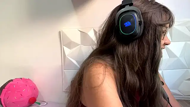 IsisValentine online show from April 2026 05:09:01 PM
