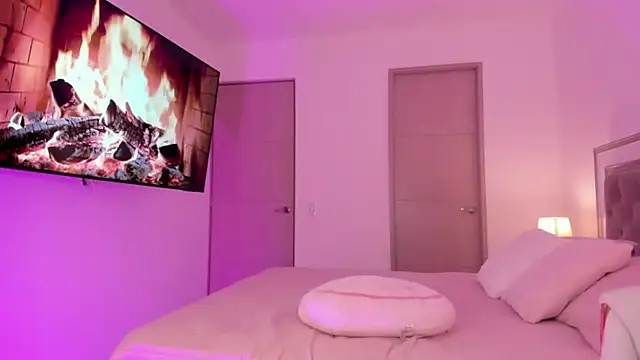 im amberr online show from April 2026 12:07:01 AM